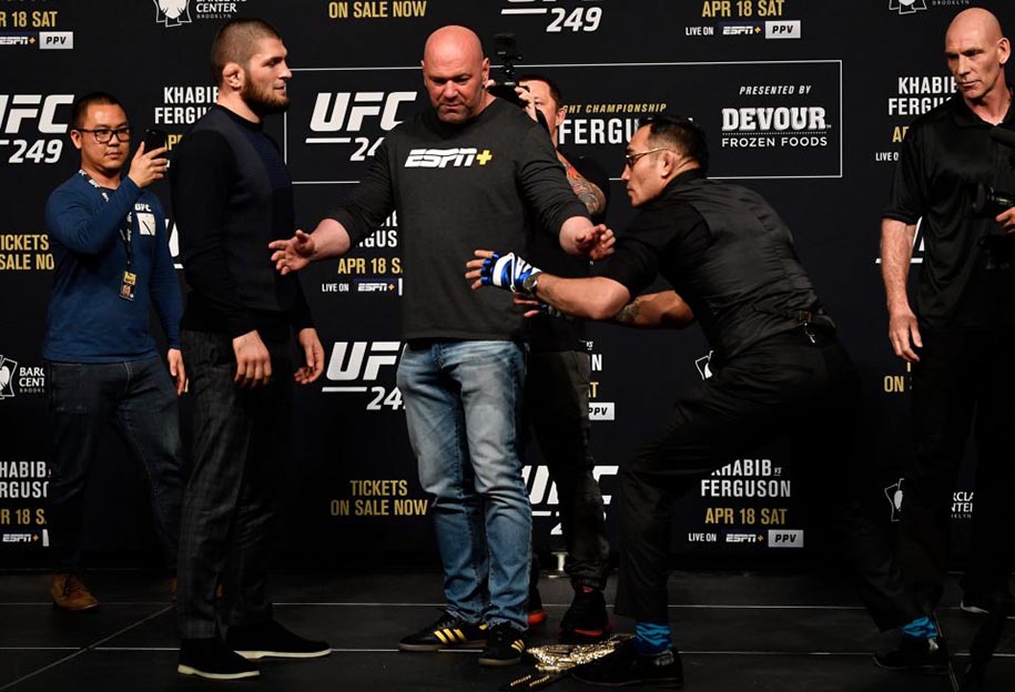Phòng tập đóng cửa, Khabib chỉ tập luyện một mình để đấu Tony Ferguson?